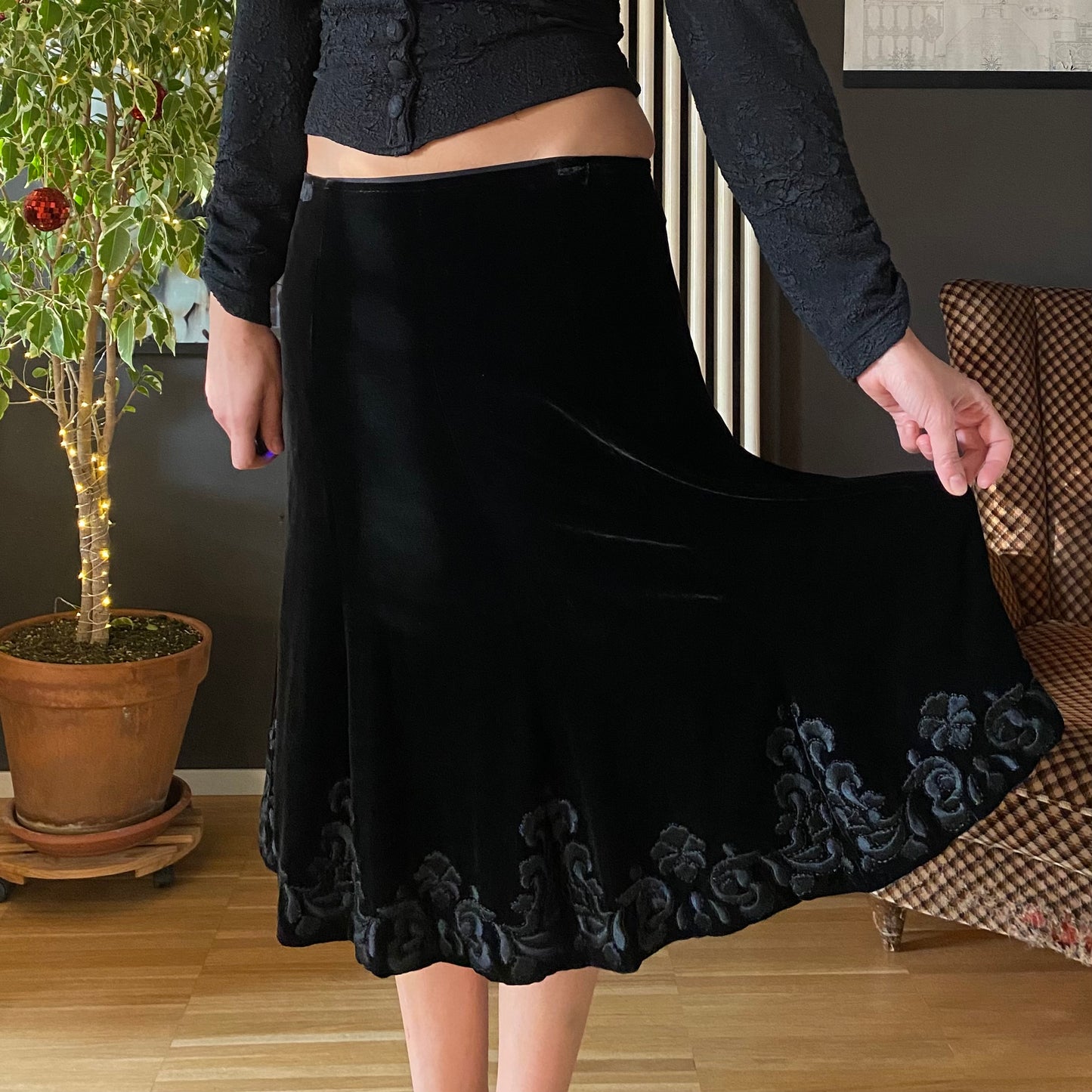 Gonna midi in velluto ricami