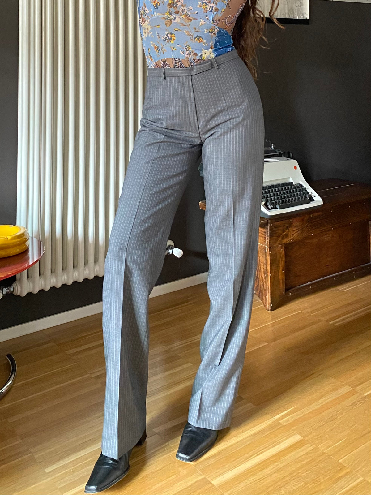 Pantaloni vita alta flare gessati