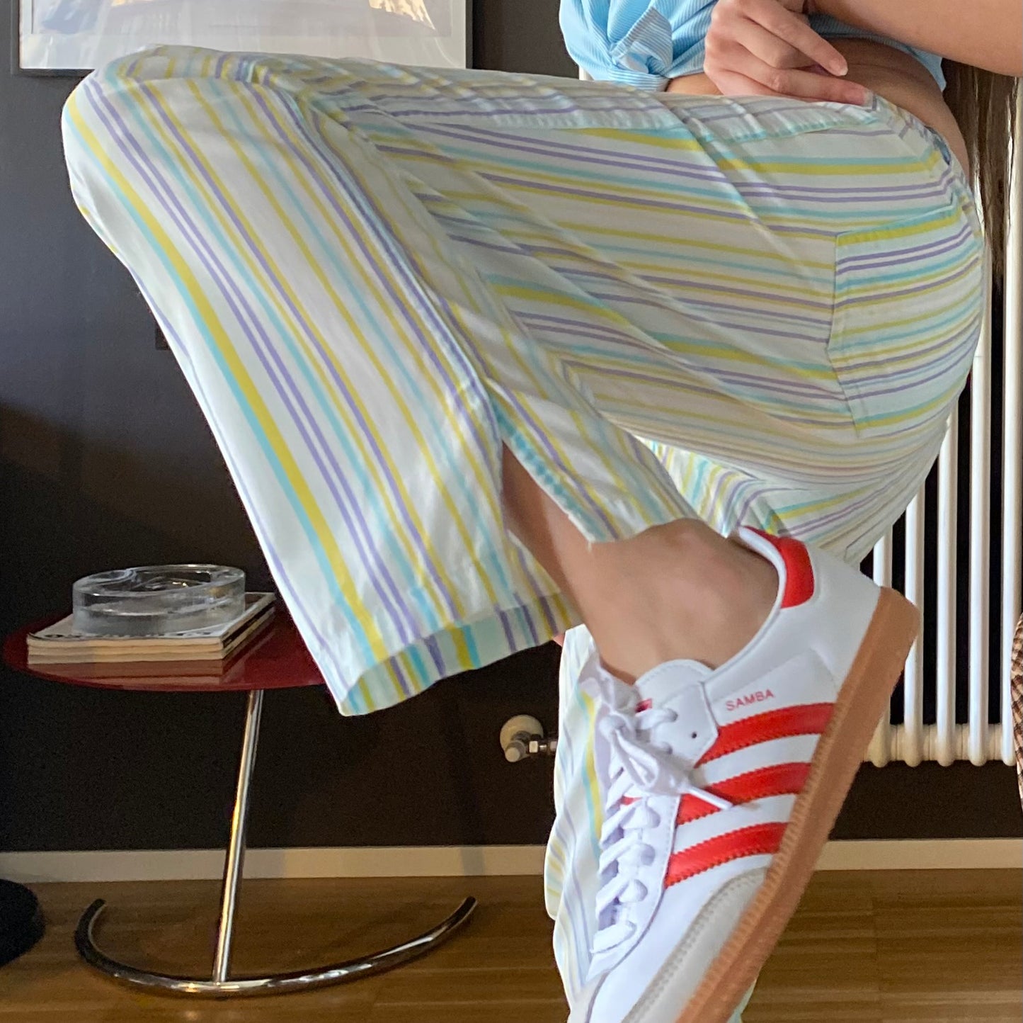 Pantaloni low waist a righe