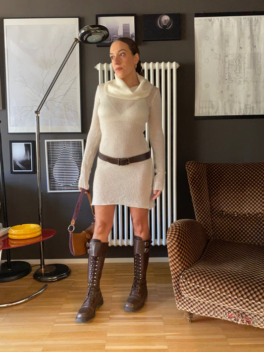 Abito in maglia di lana collo ampio