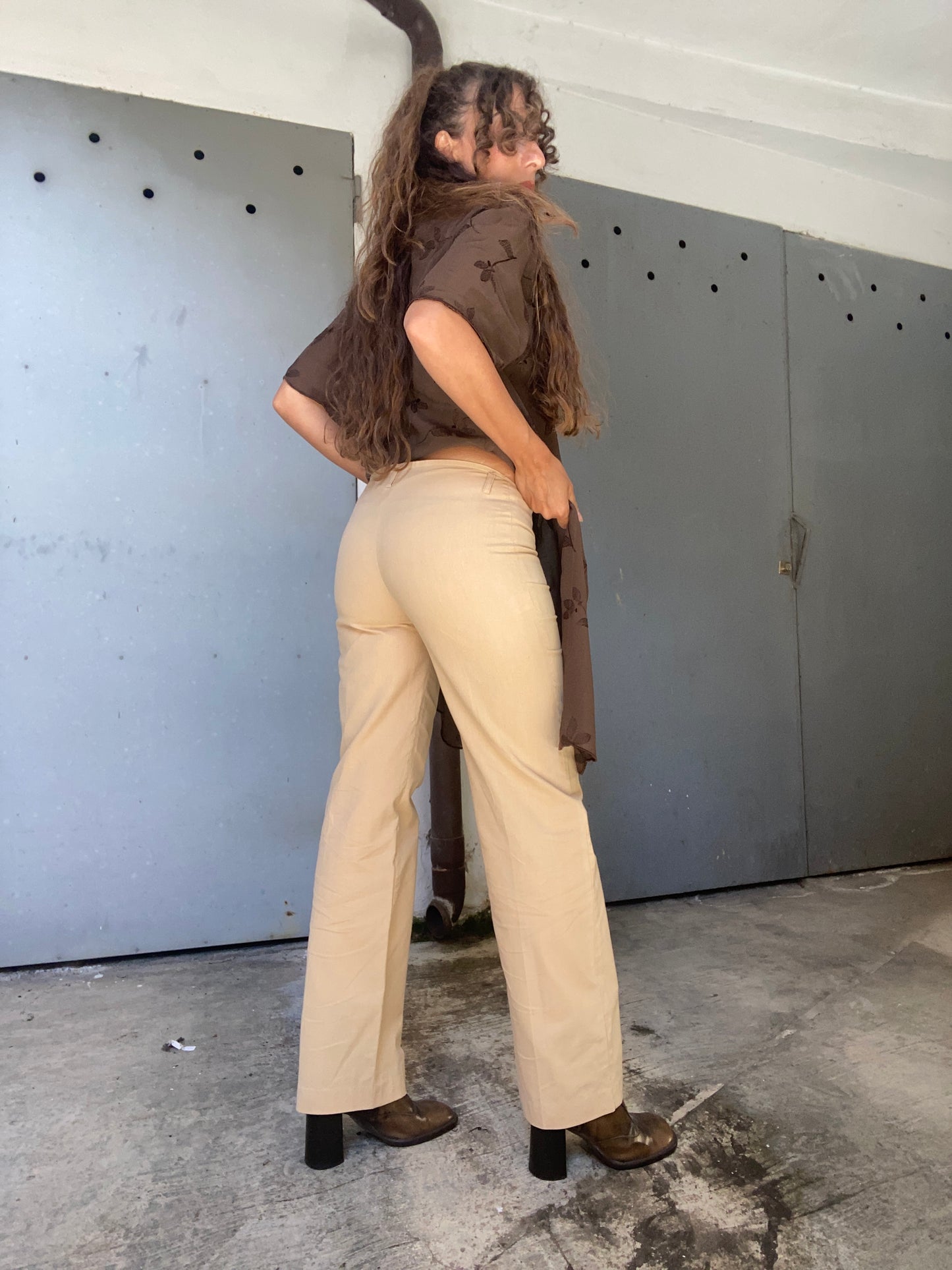 Pantaloni gamba ampia vita bassa anni 2000