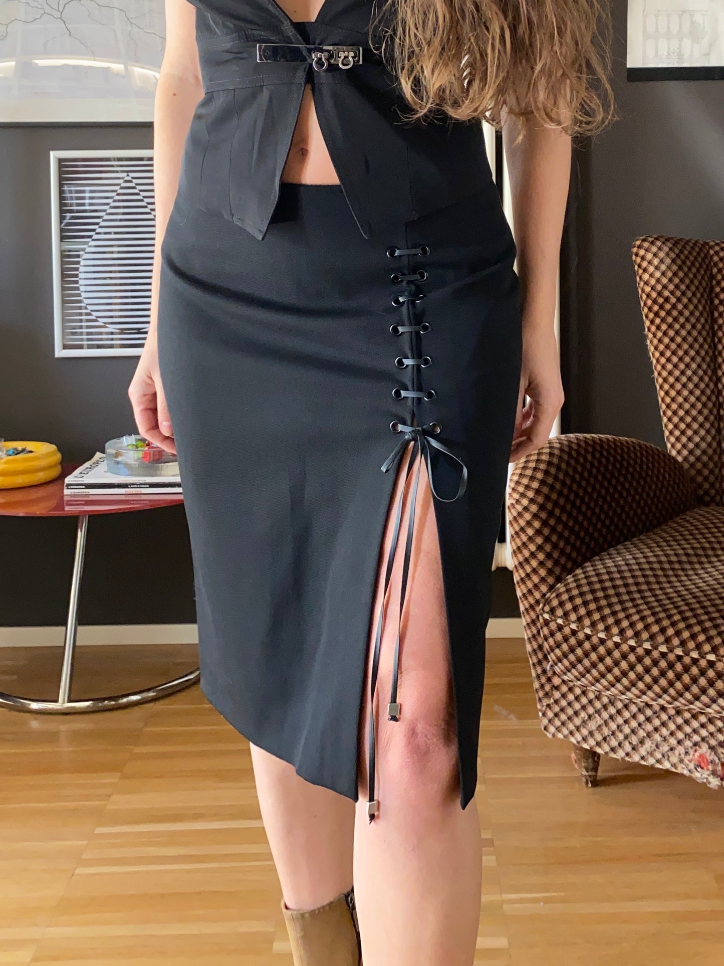 Gonna longuette y2k con spacco e lacci