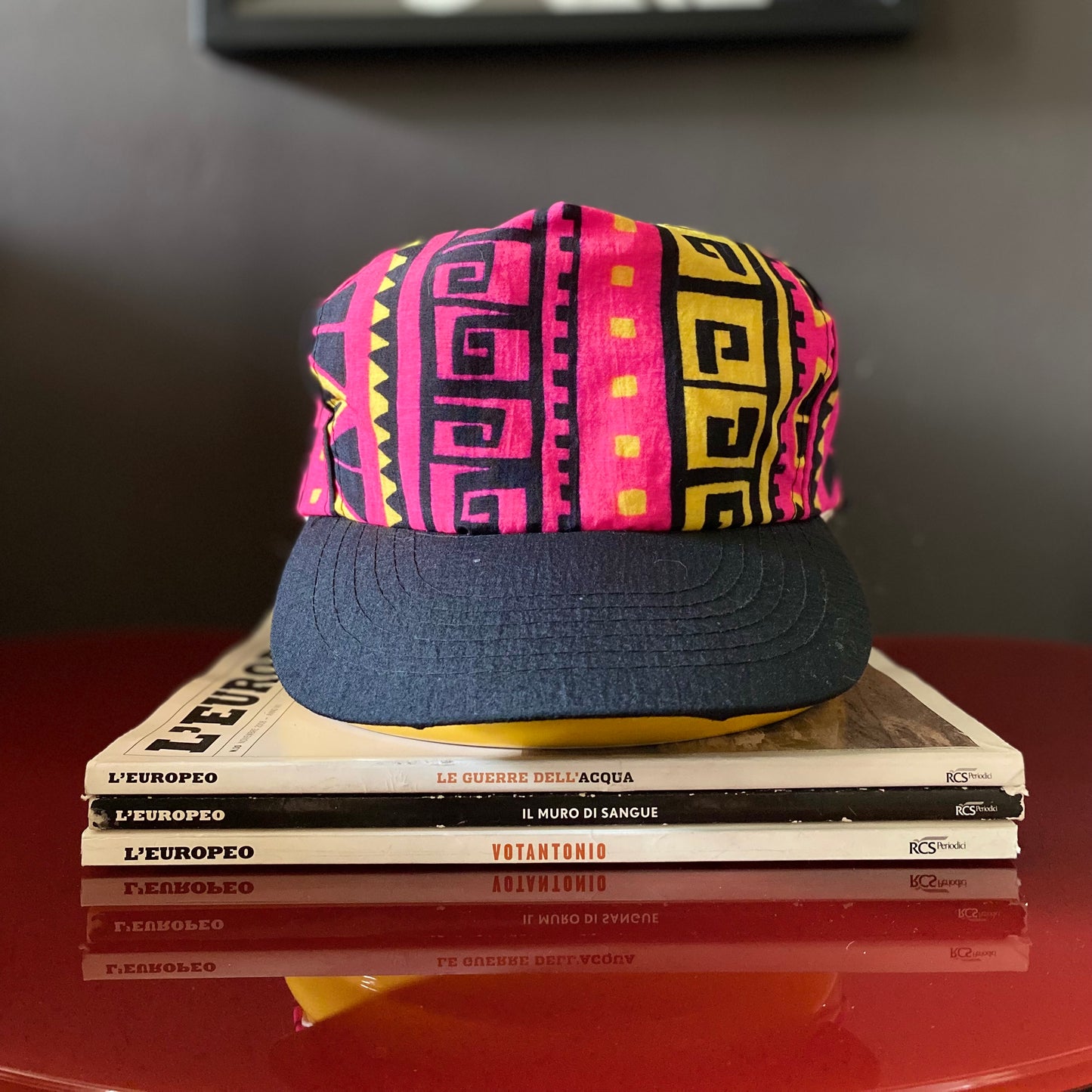 Cappello con visiera fucsia mis. 57 cm