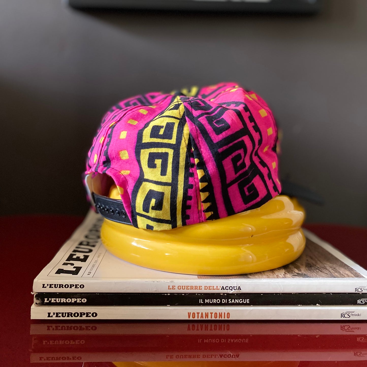 Cappello con visiera fucsia mis. 57 cm