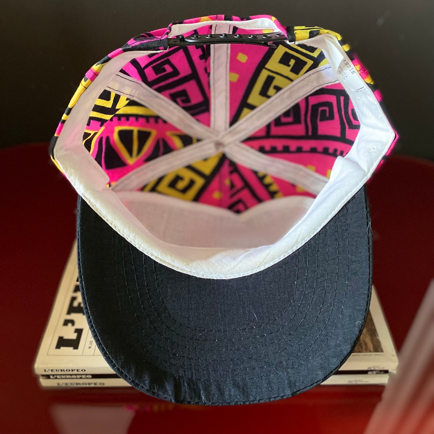 Cappello con visiera fucsia mis. 57 cm