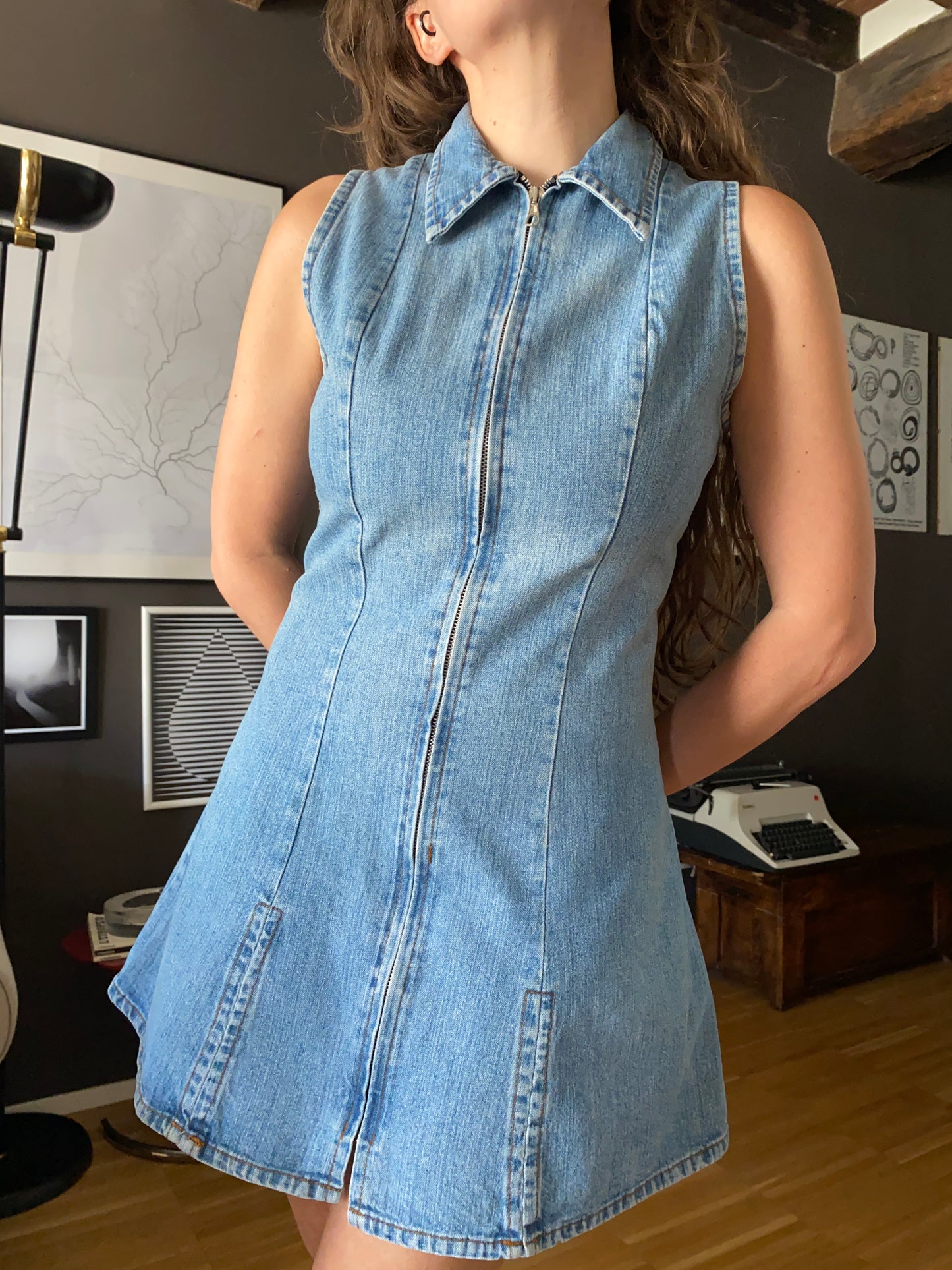Abito mini smanicato denim con zip