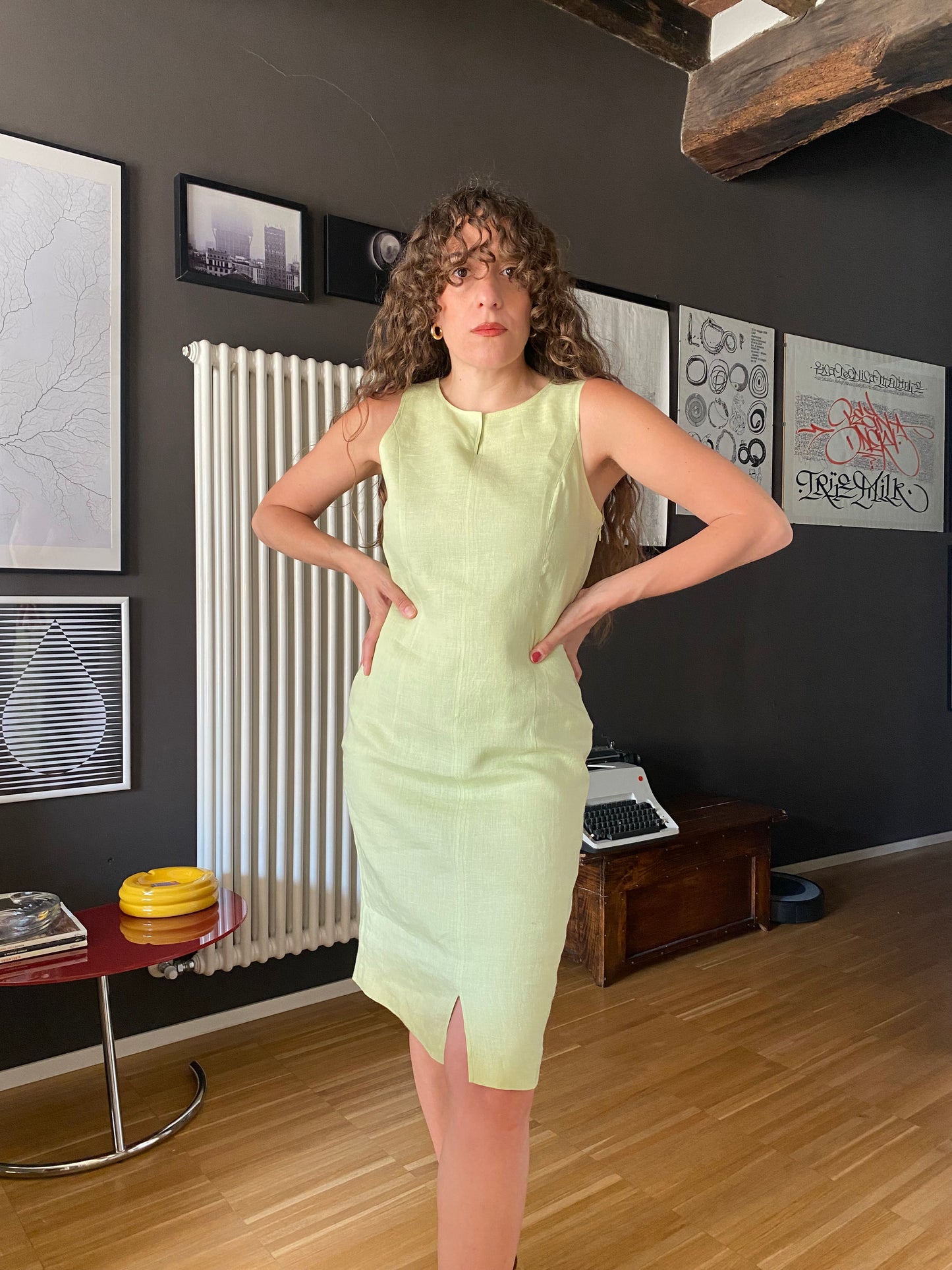 Abito verde lime smanicato in lino