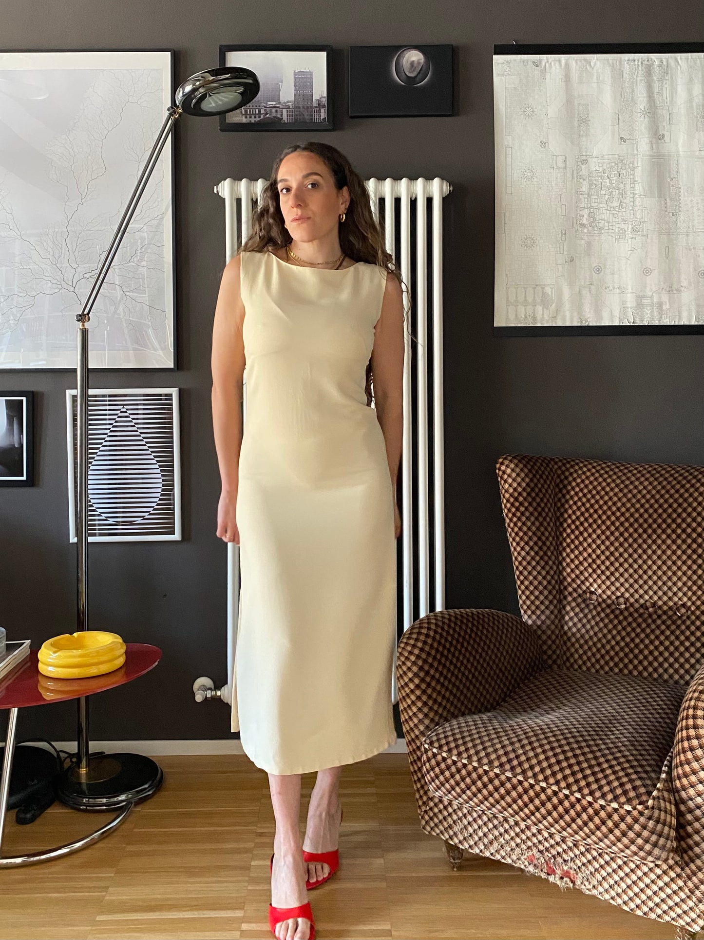 Abito midi spacchi laterali