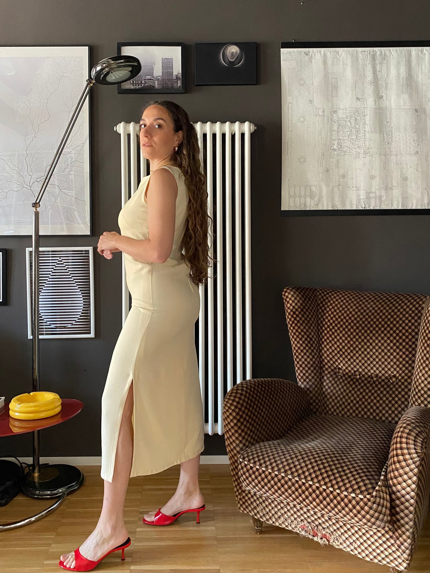 Abito midi spacchi laterali