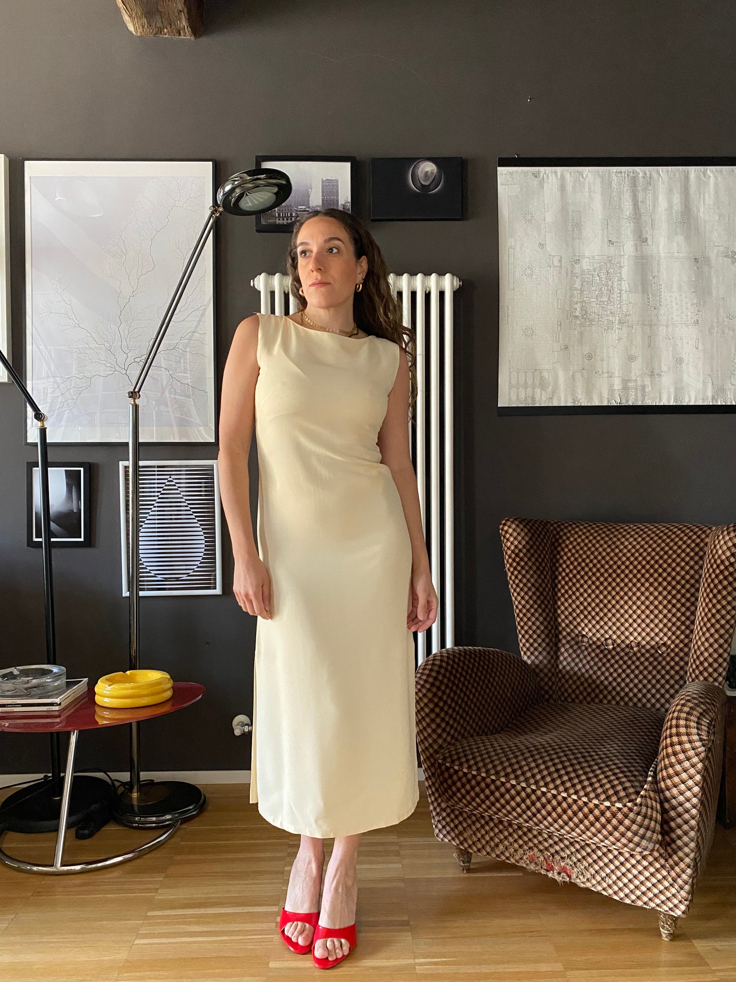 Abito midi spacchi laterali