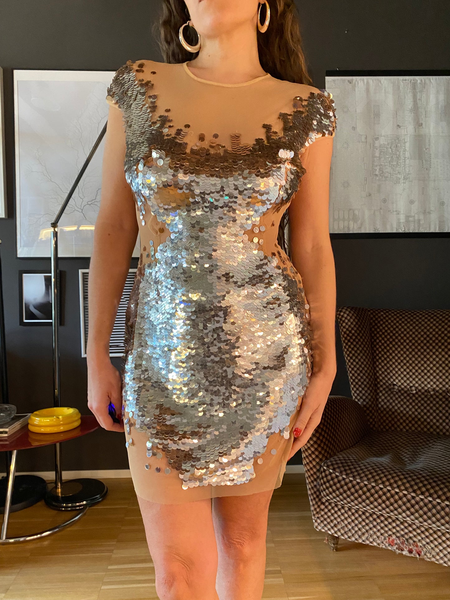 Abito in mesh trasparente con paillettes