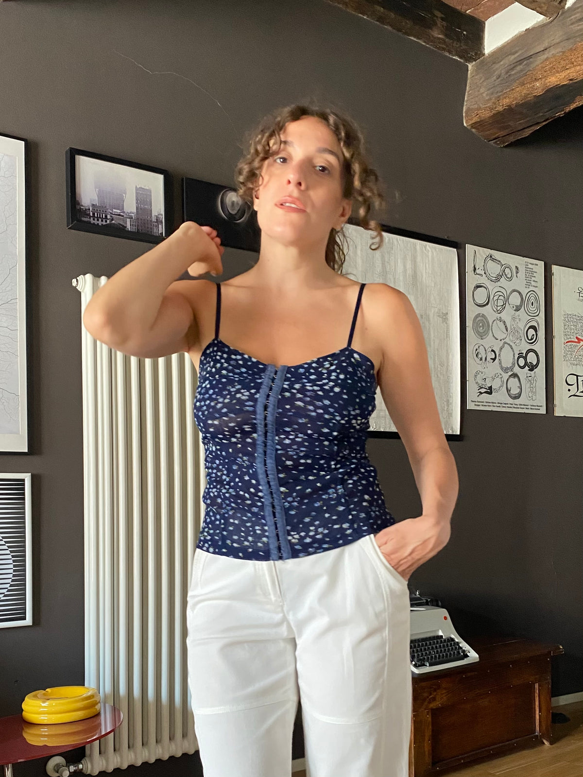 Top in mesh a fiori