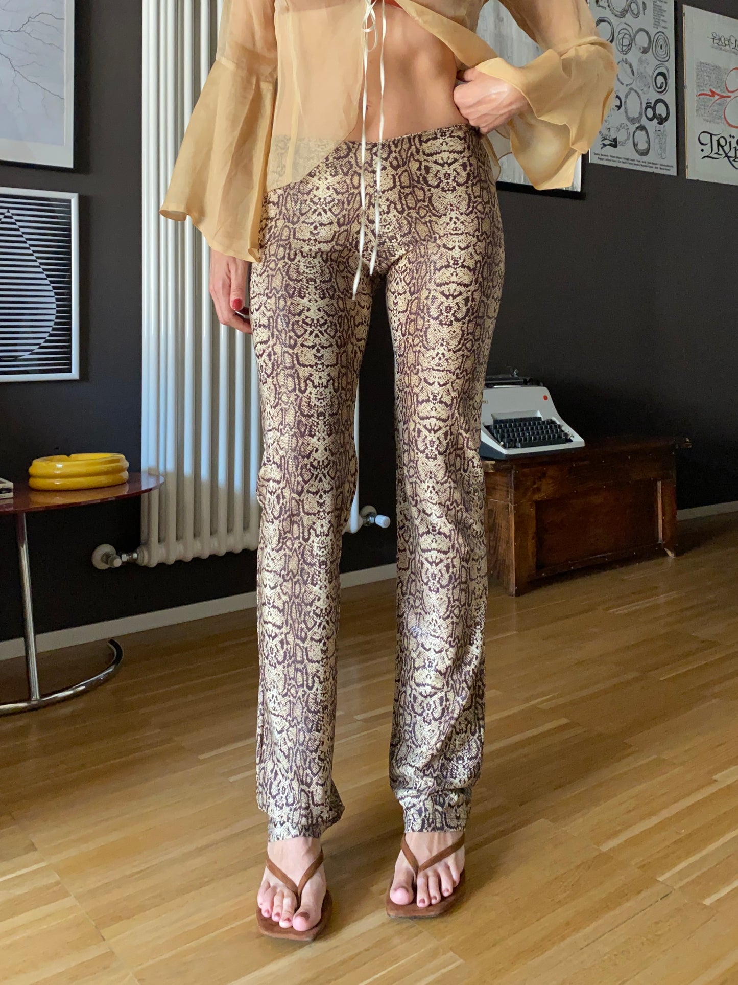 Pantaloni flare stampa pitonata
