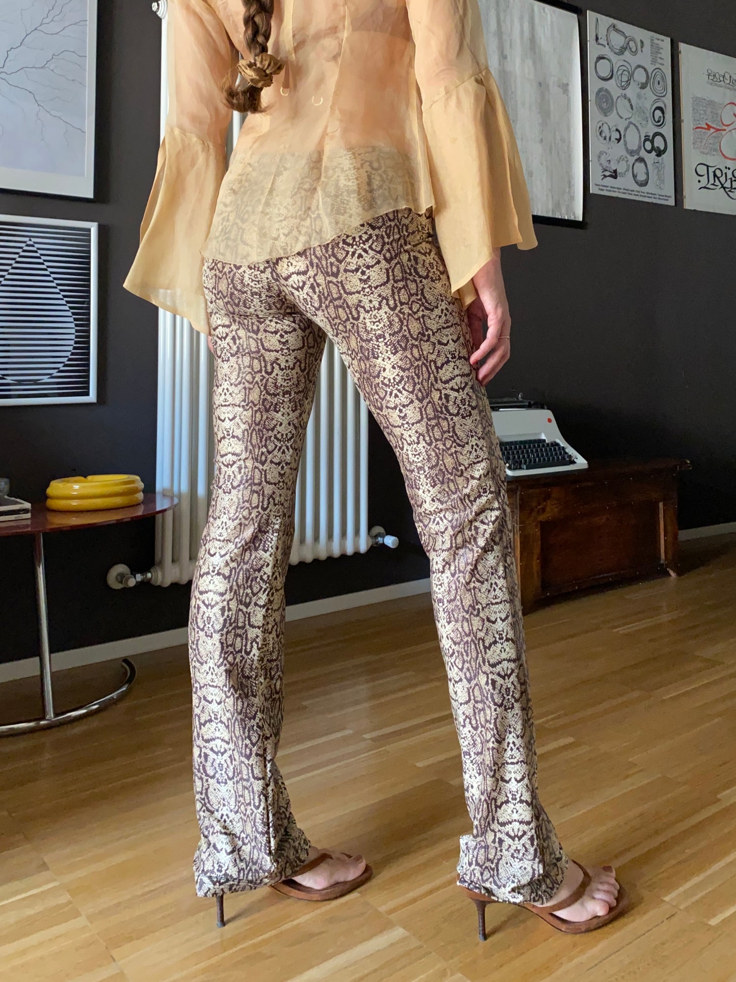 Pantaloni flare stampa pitonata