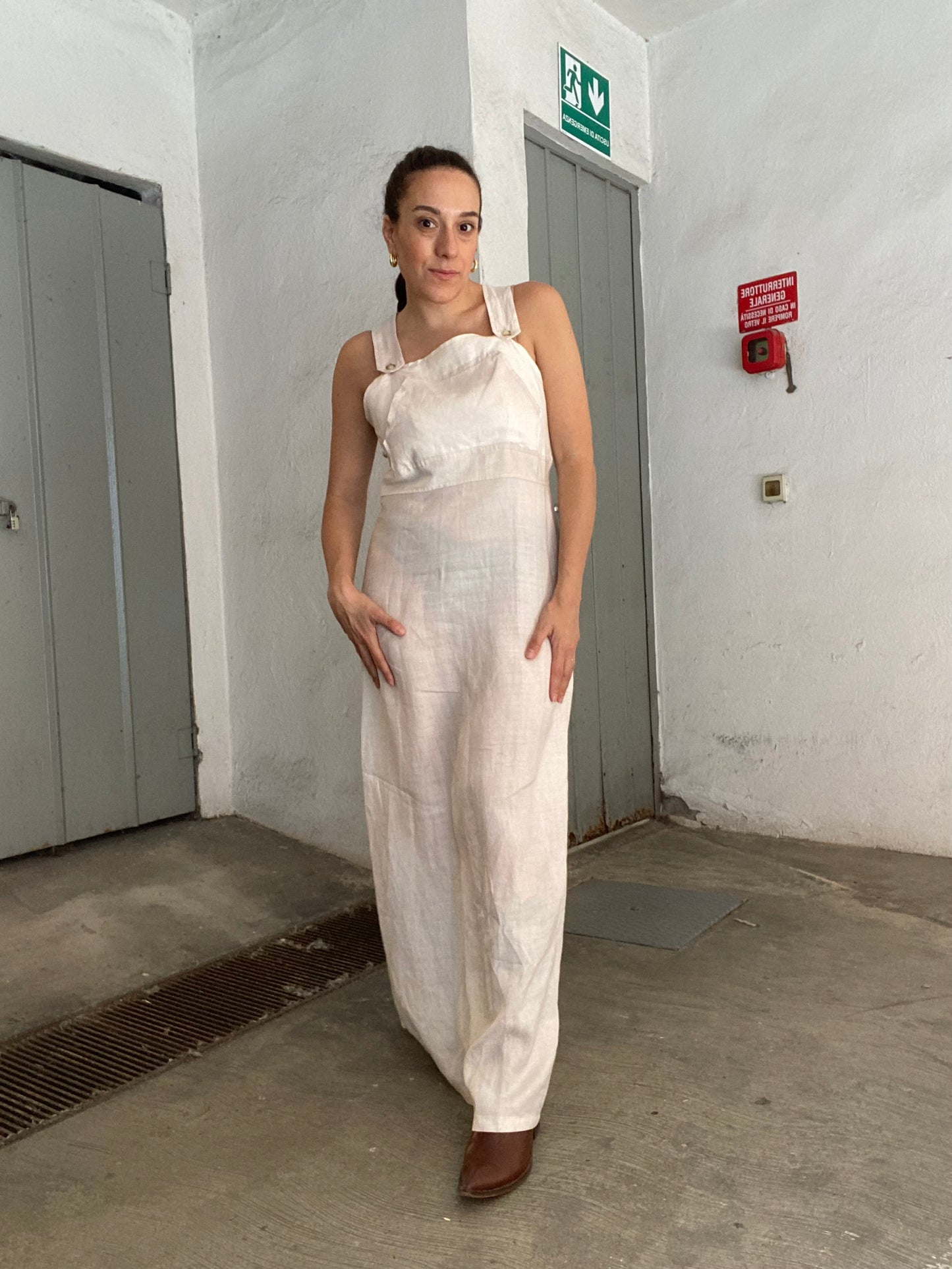 Abito maxi/ salopette con gonna in lino