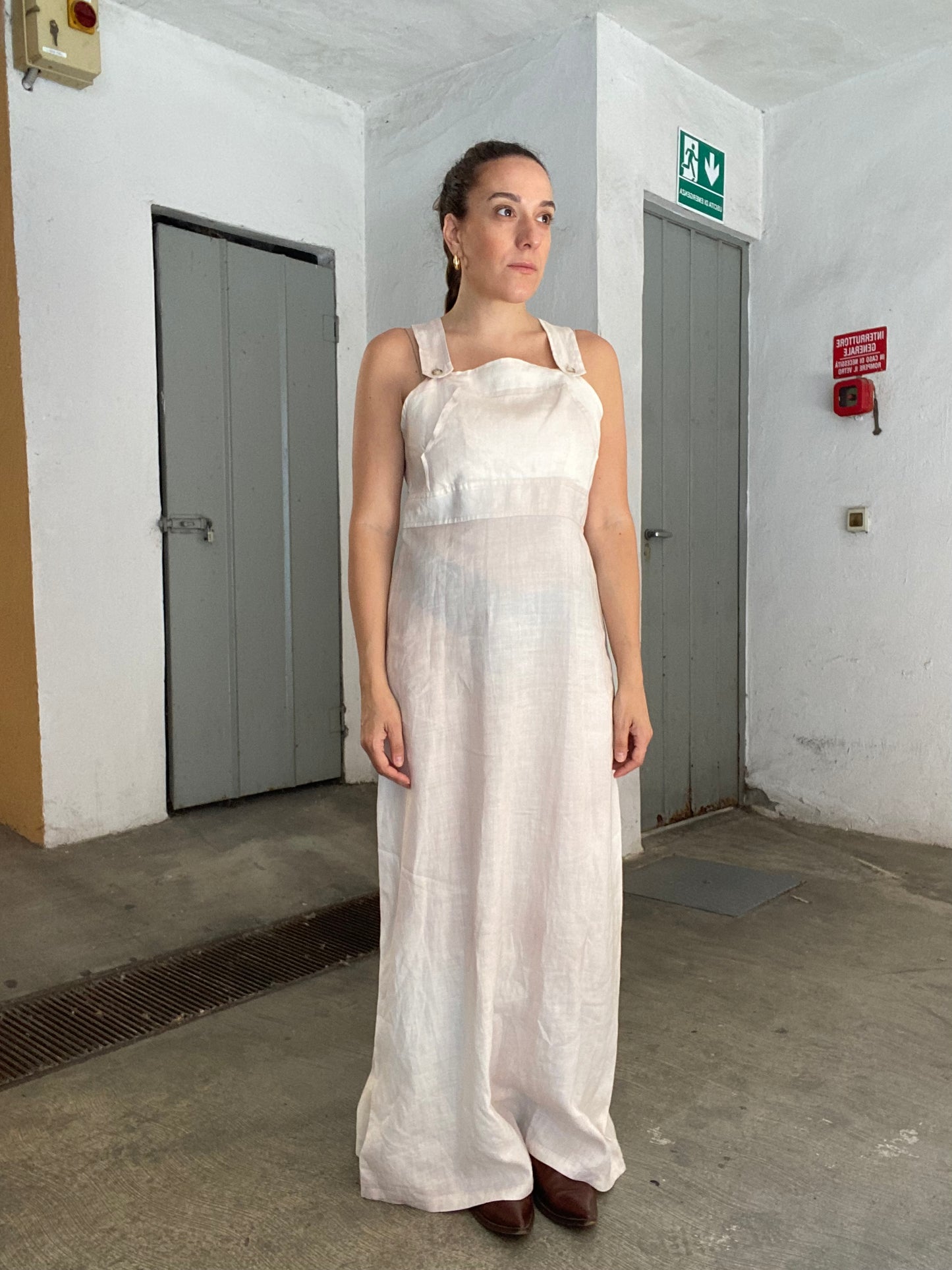 Abito maxi/ salopette con gonna in lino