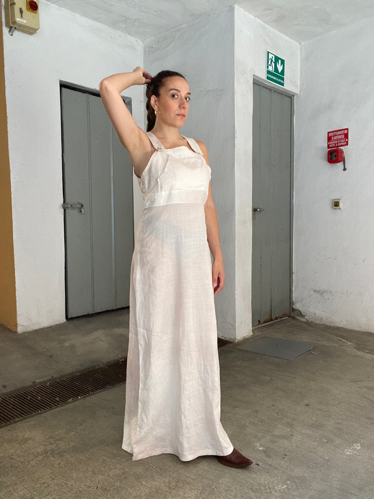 Abito maxi/ salopette con gonna in lino