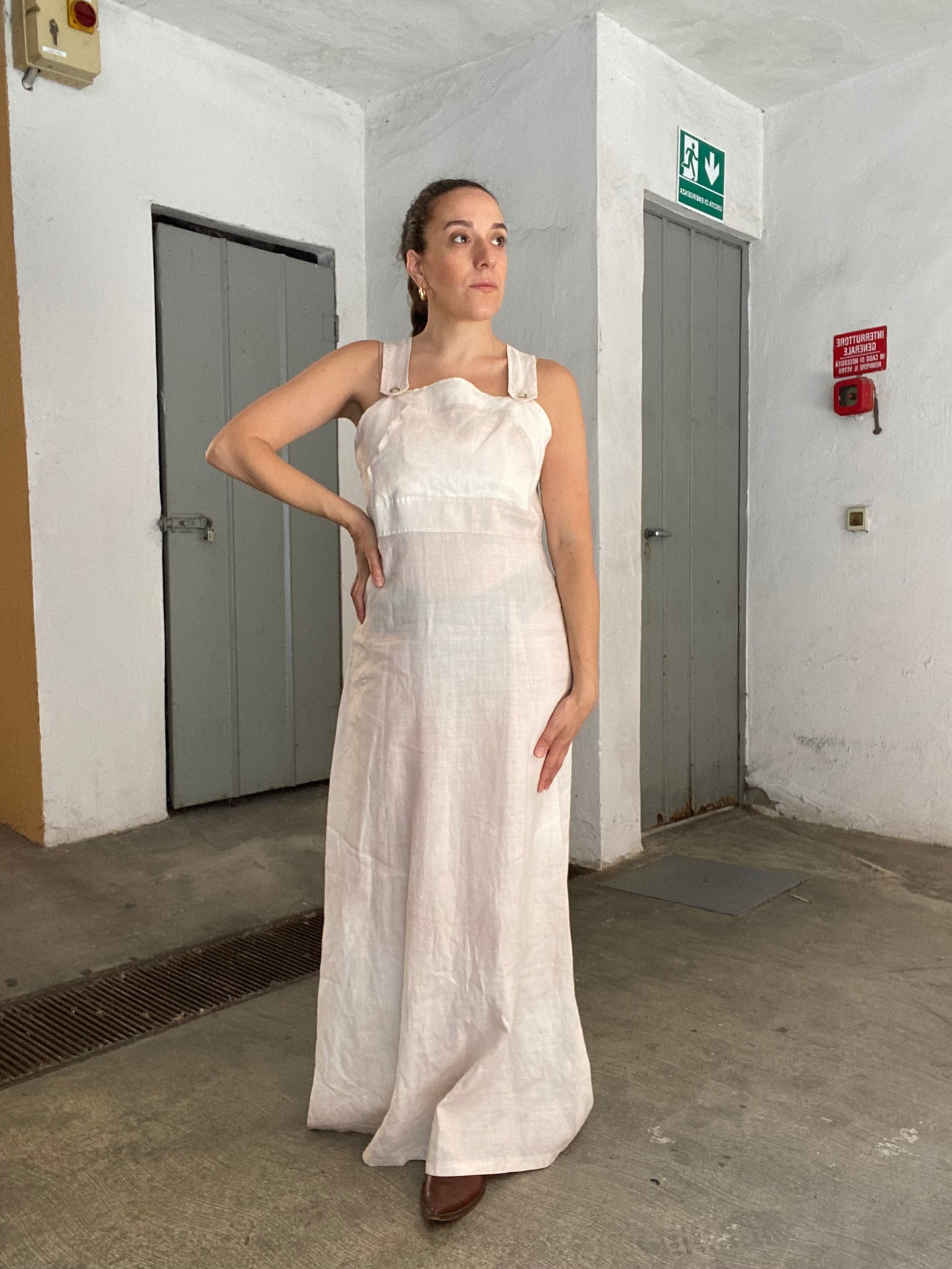 Abito maxi/ salopette con gonna in lino