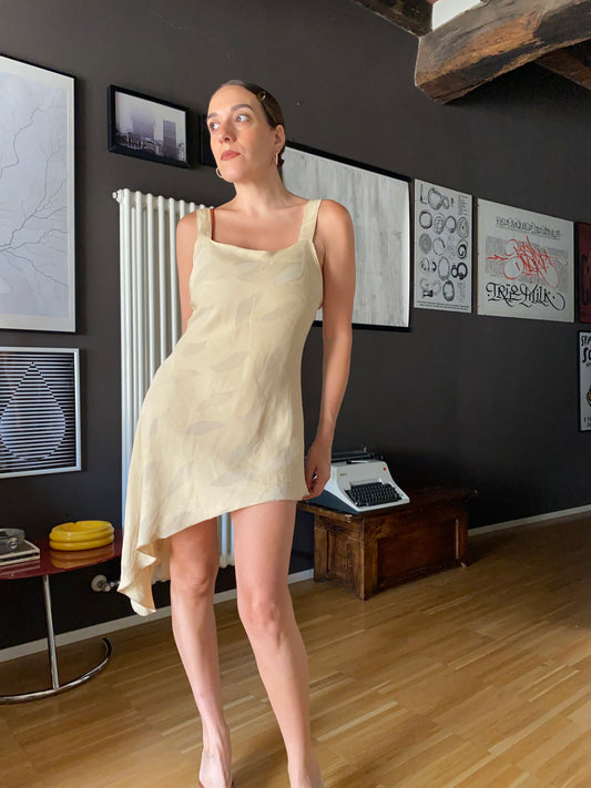 Abito asimmetrico sartoriale