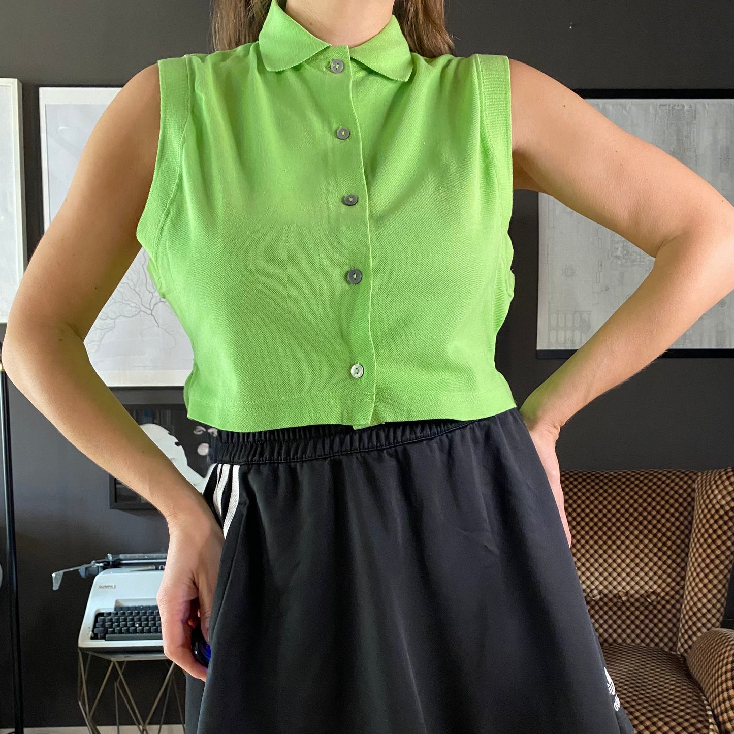 Top crop smanicato polo