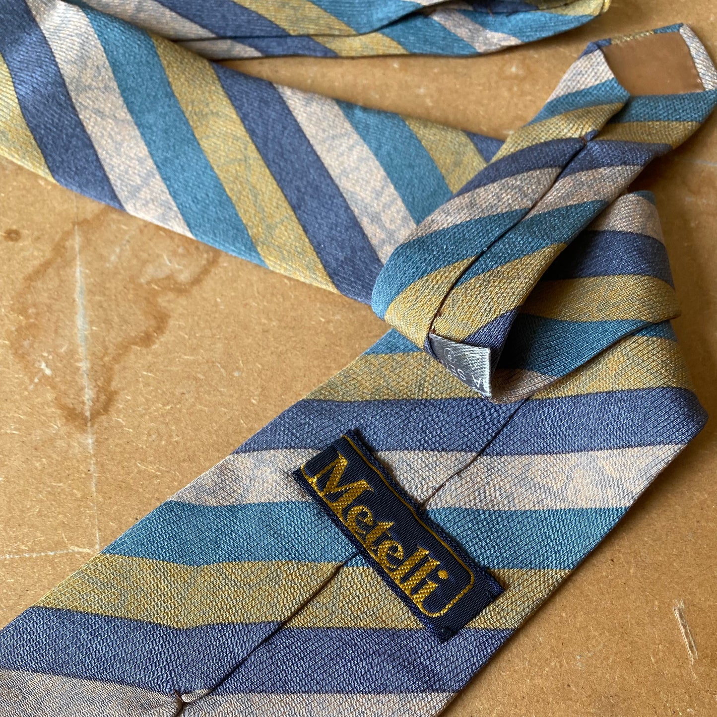 Cravatta in seta a righe